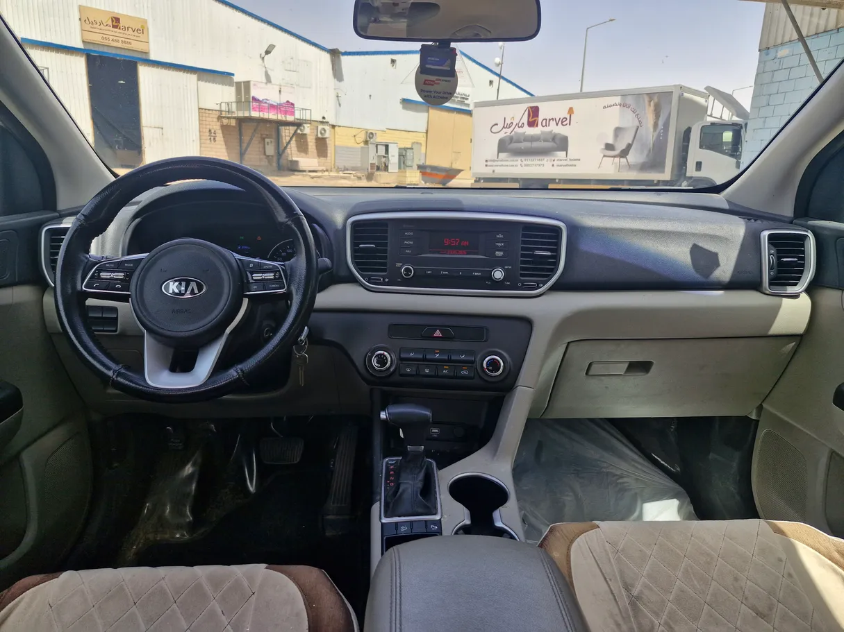 Car image 14