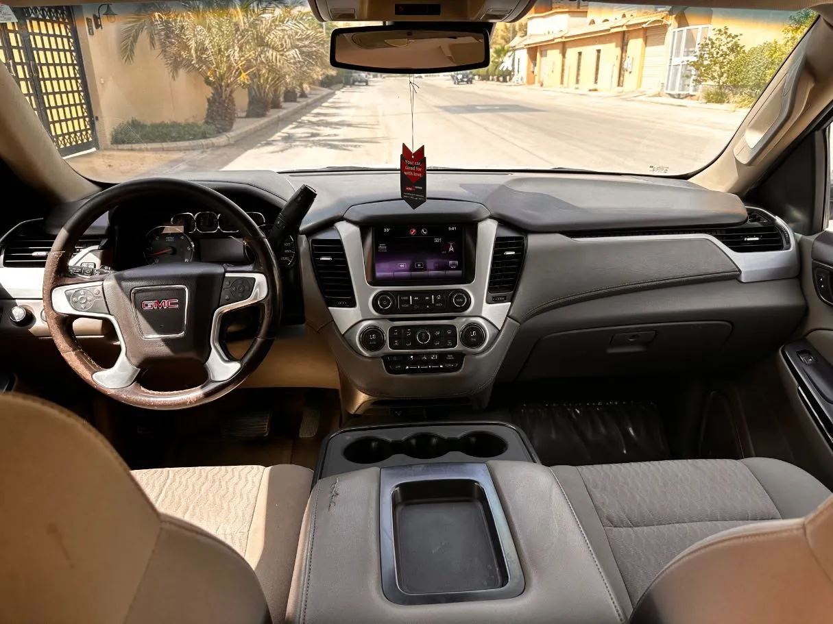 Car image 17