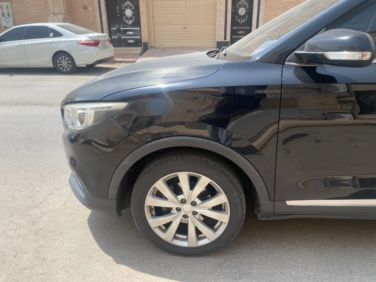 Car image 9