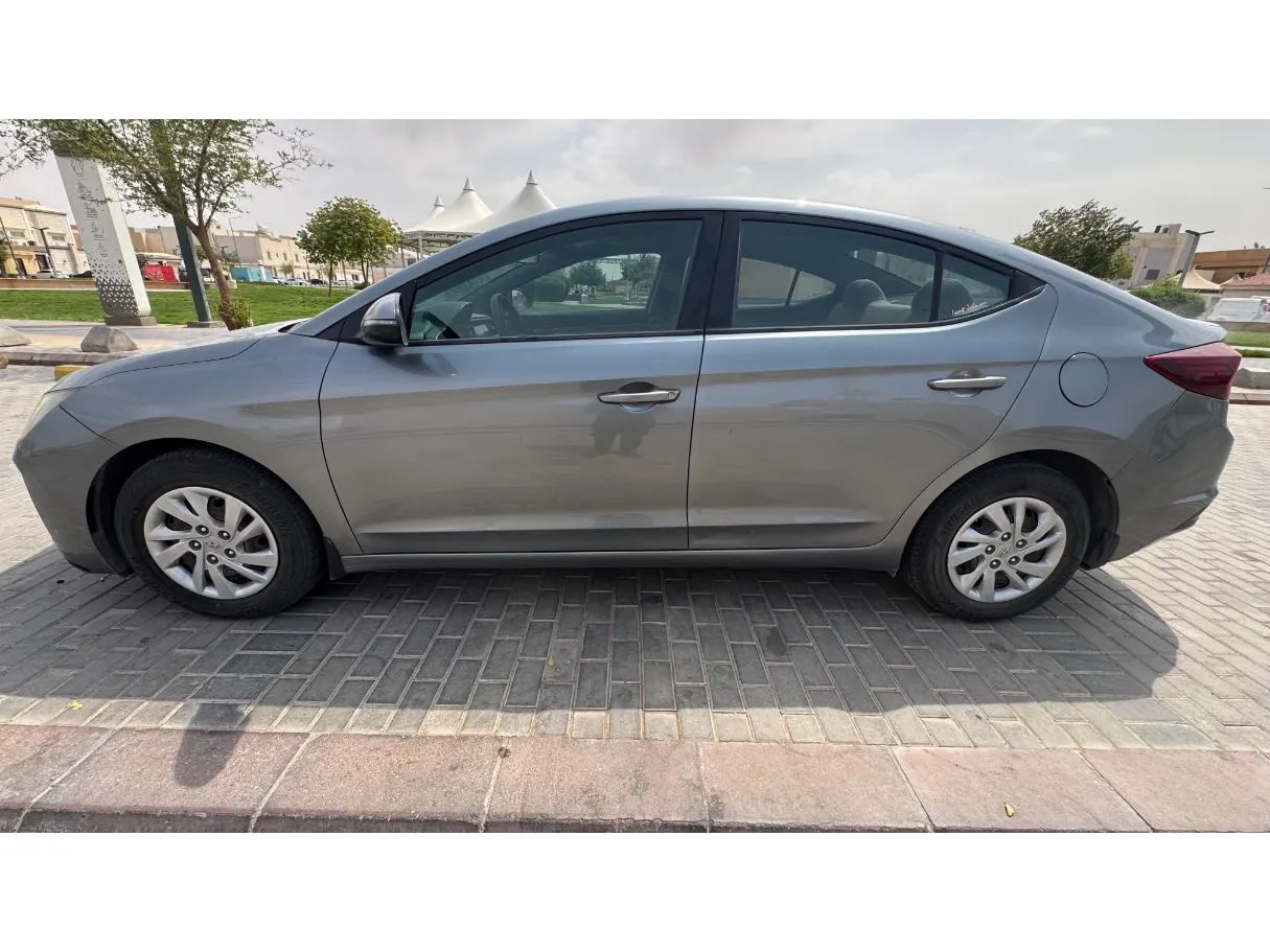 Car image 8