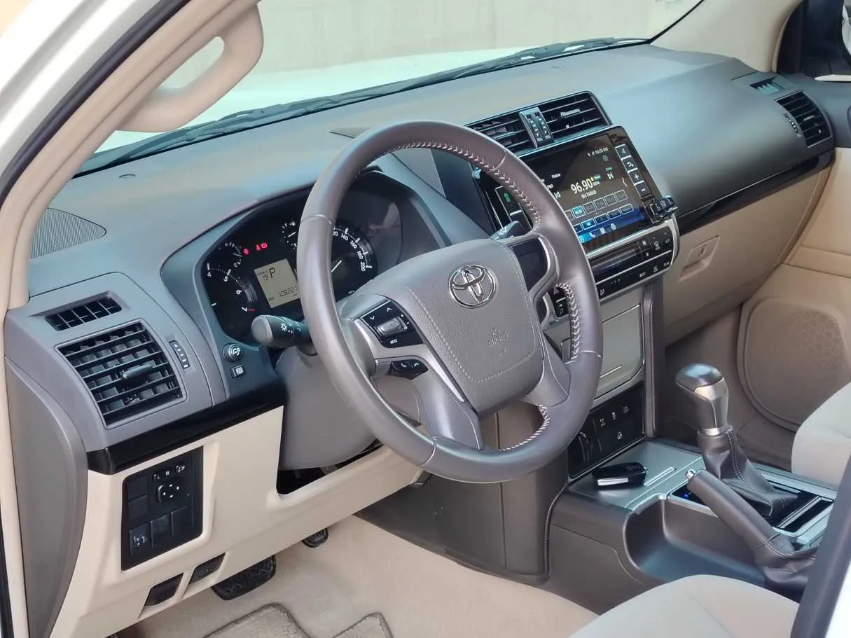 Car image 13