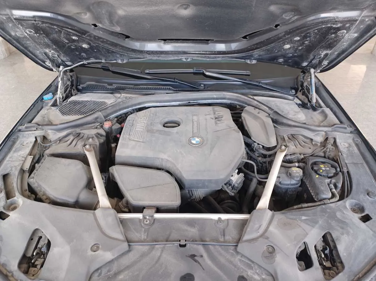Car image 25