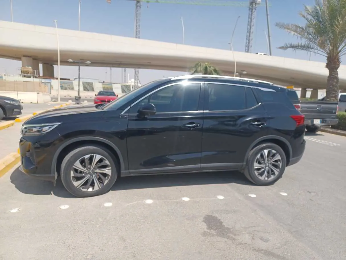 Car image 8