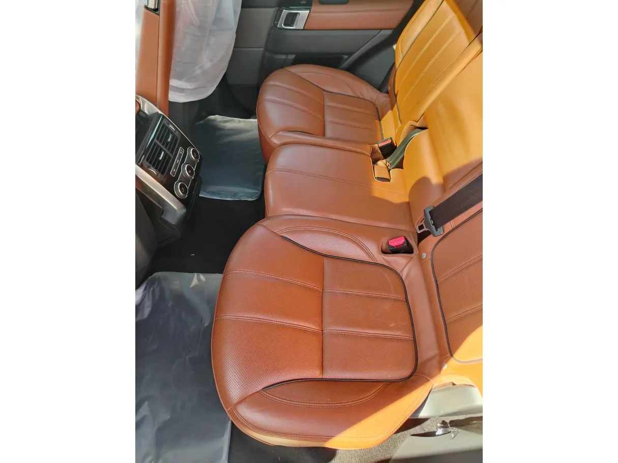 Car image 17