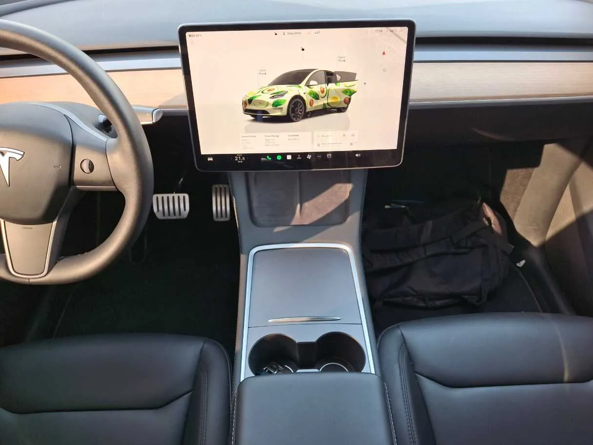 Car image 15