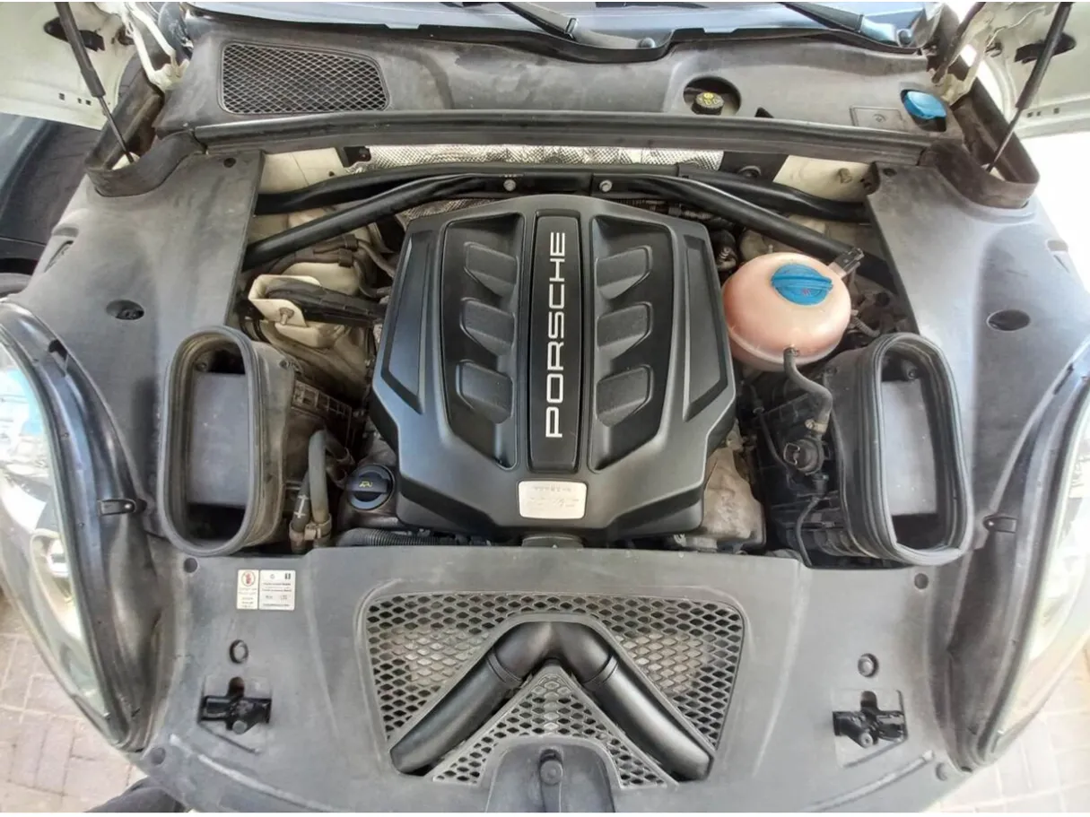 Car image 10