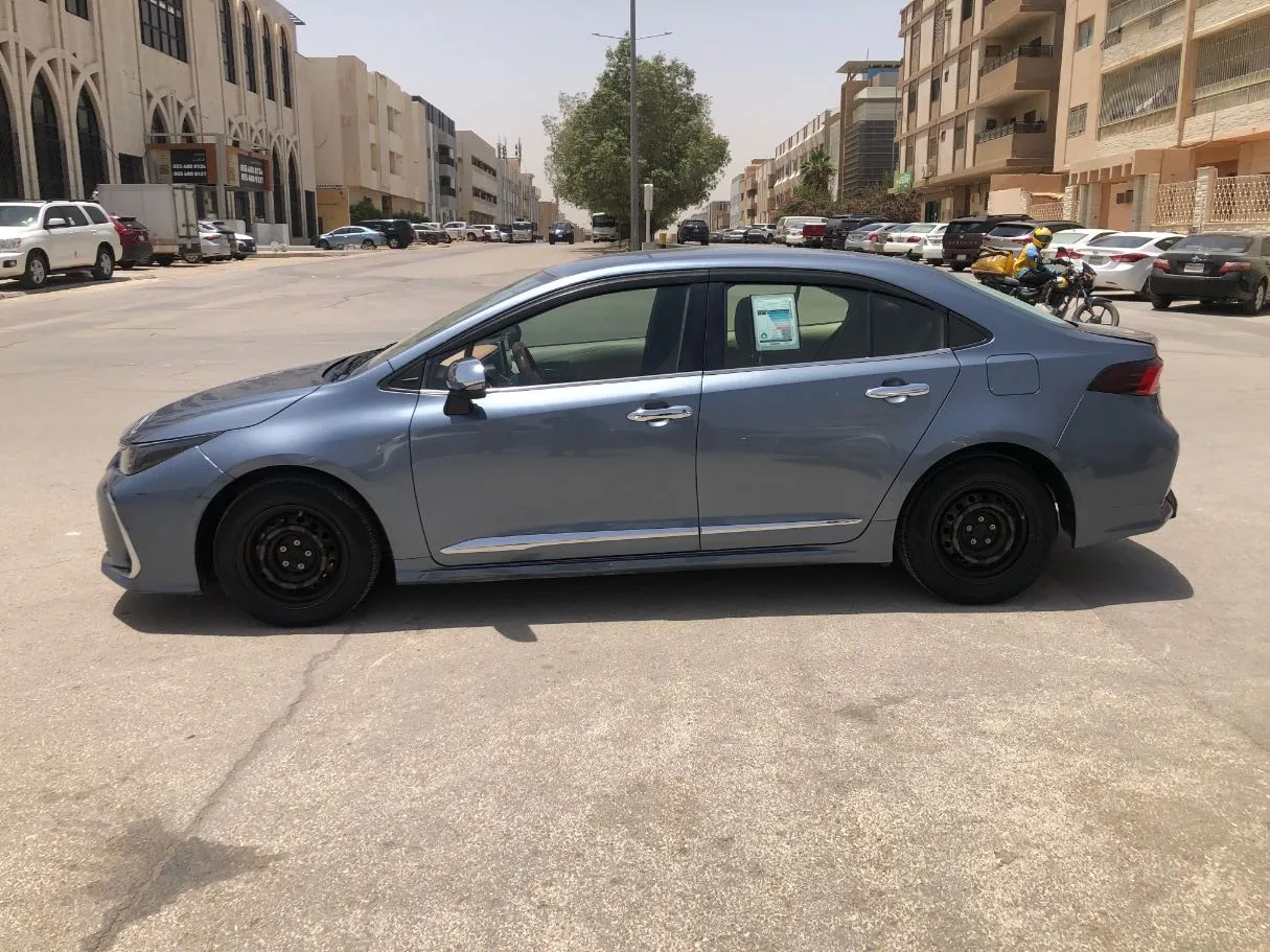 Car image 8