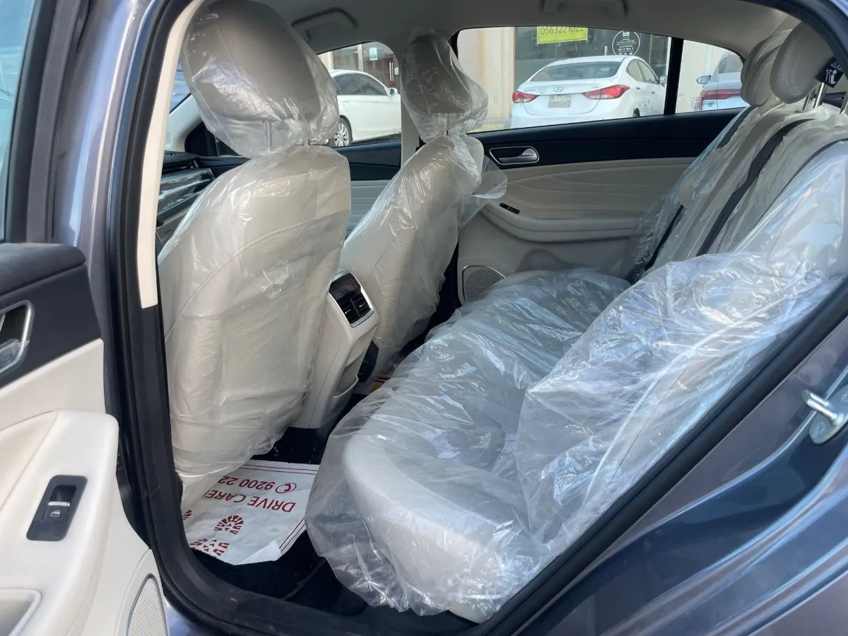 Car image 16
