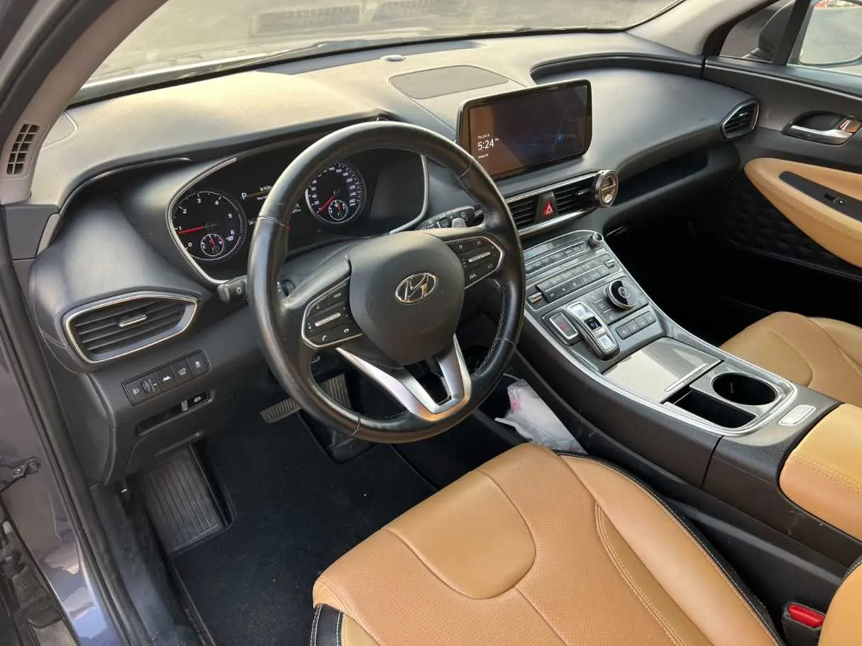 Car image 11