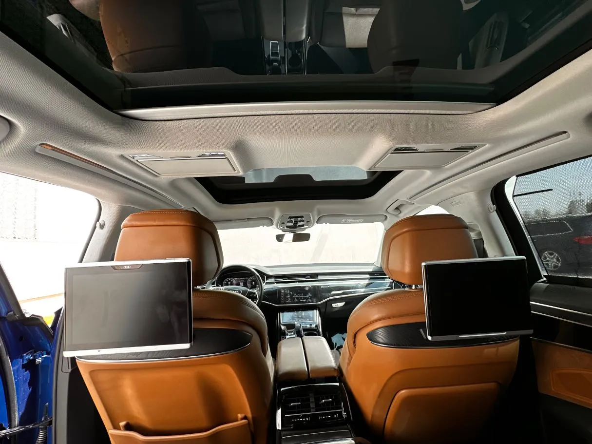 Car image 17