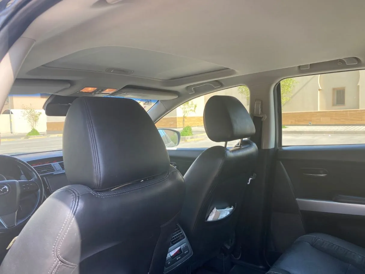 Car image 13