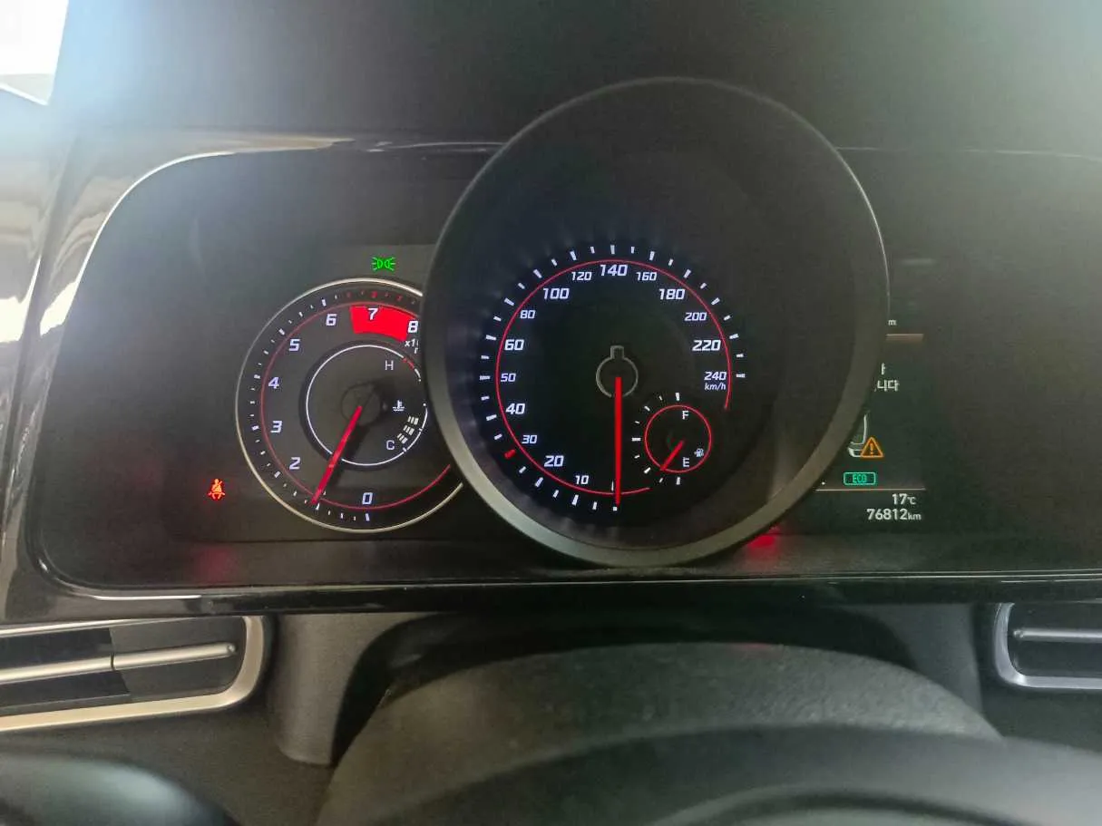 Car image 19