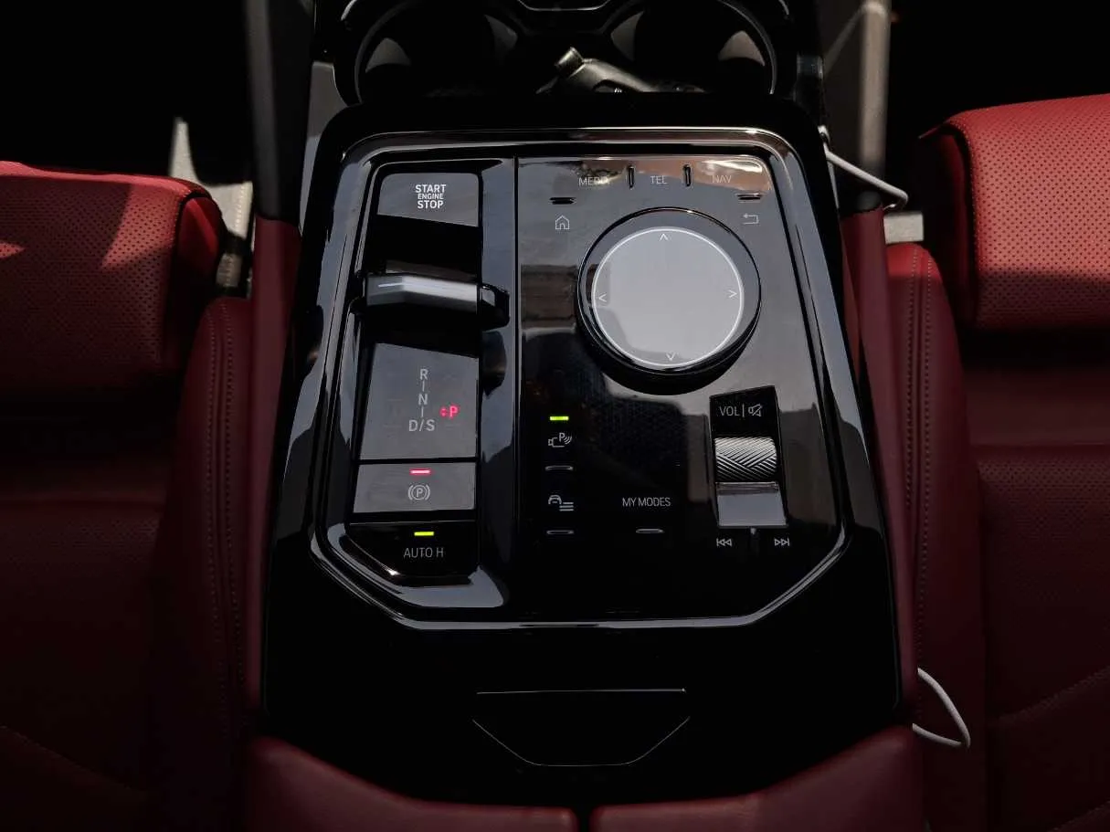 Car image 19