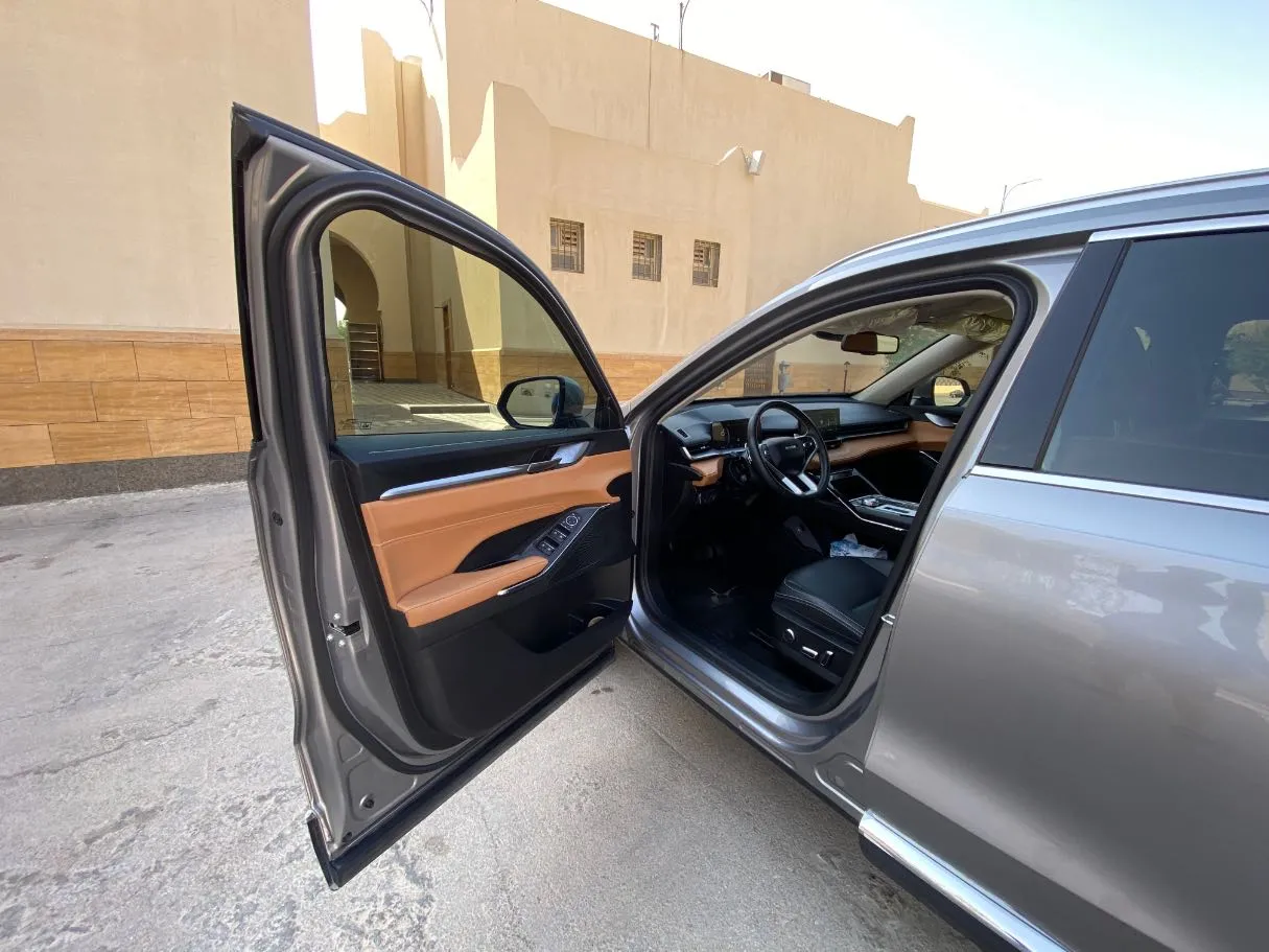 Car image 10