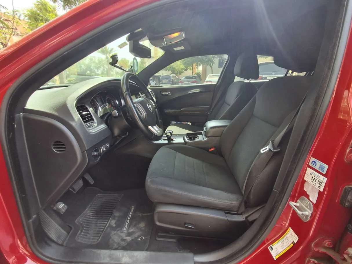 Car image 12