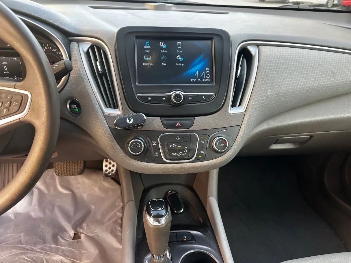 Car image 19
