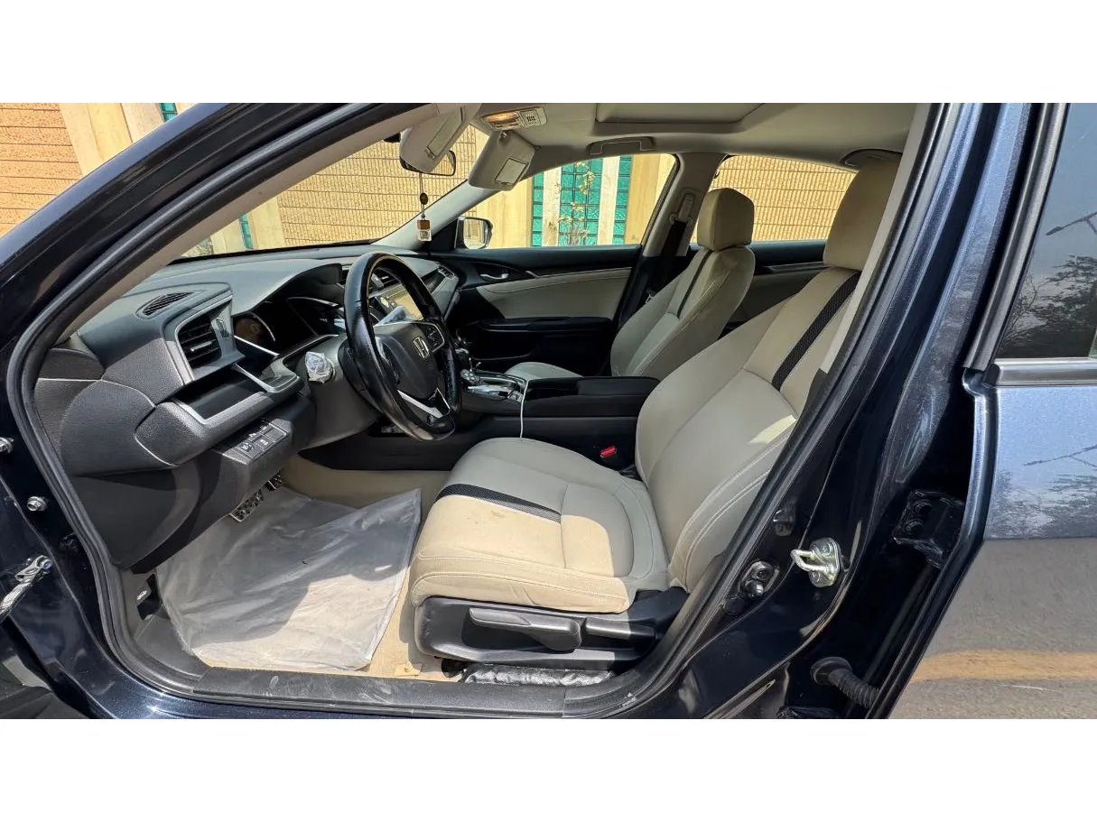 Car image 10