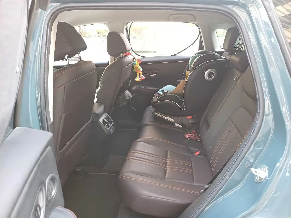 Car image 13