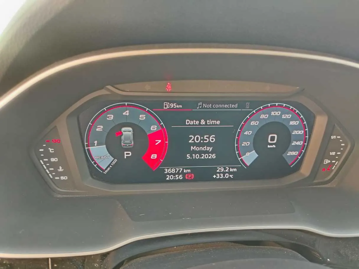 Car image 30