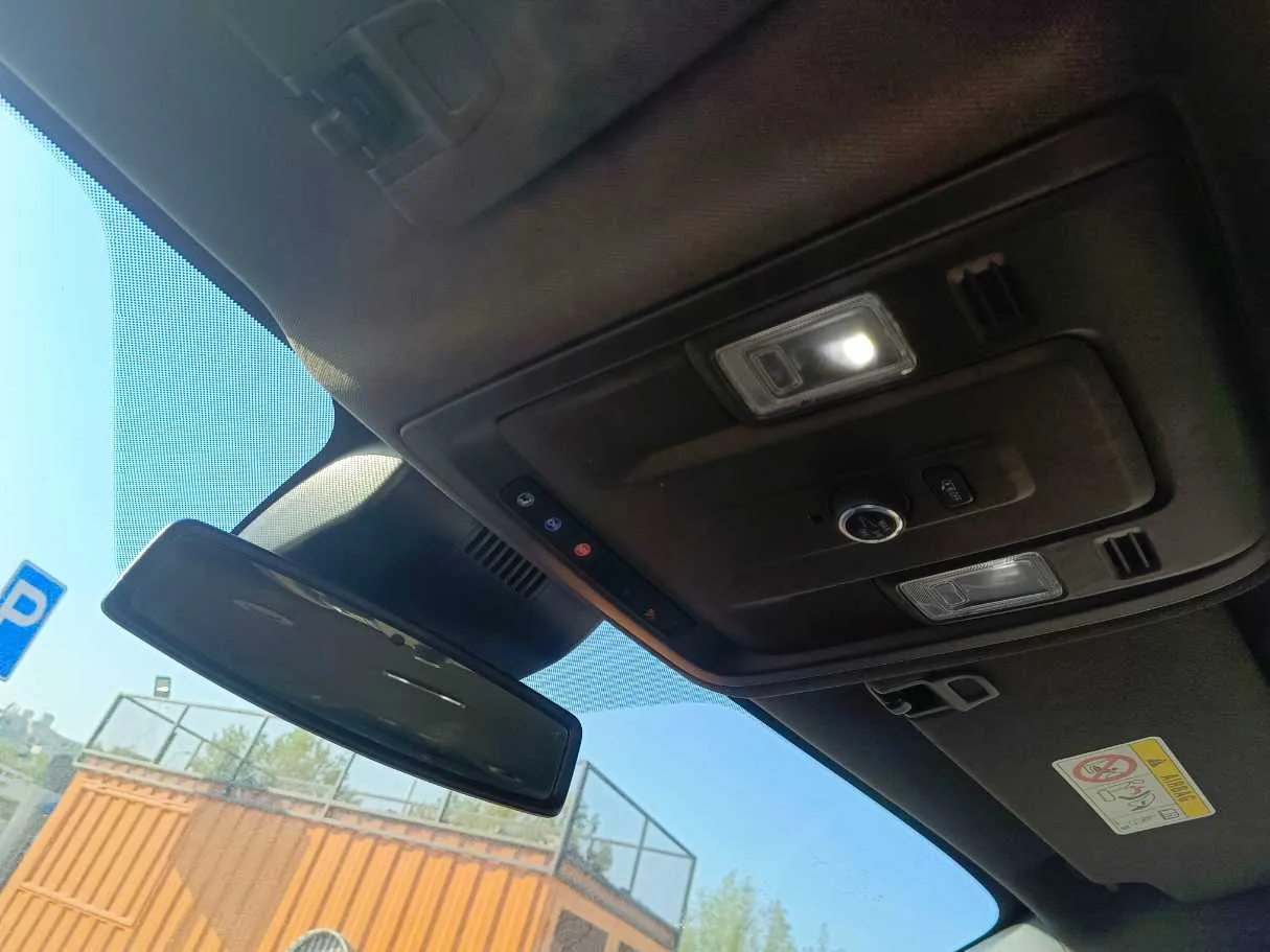 Car image 26