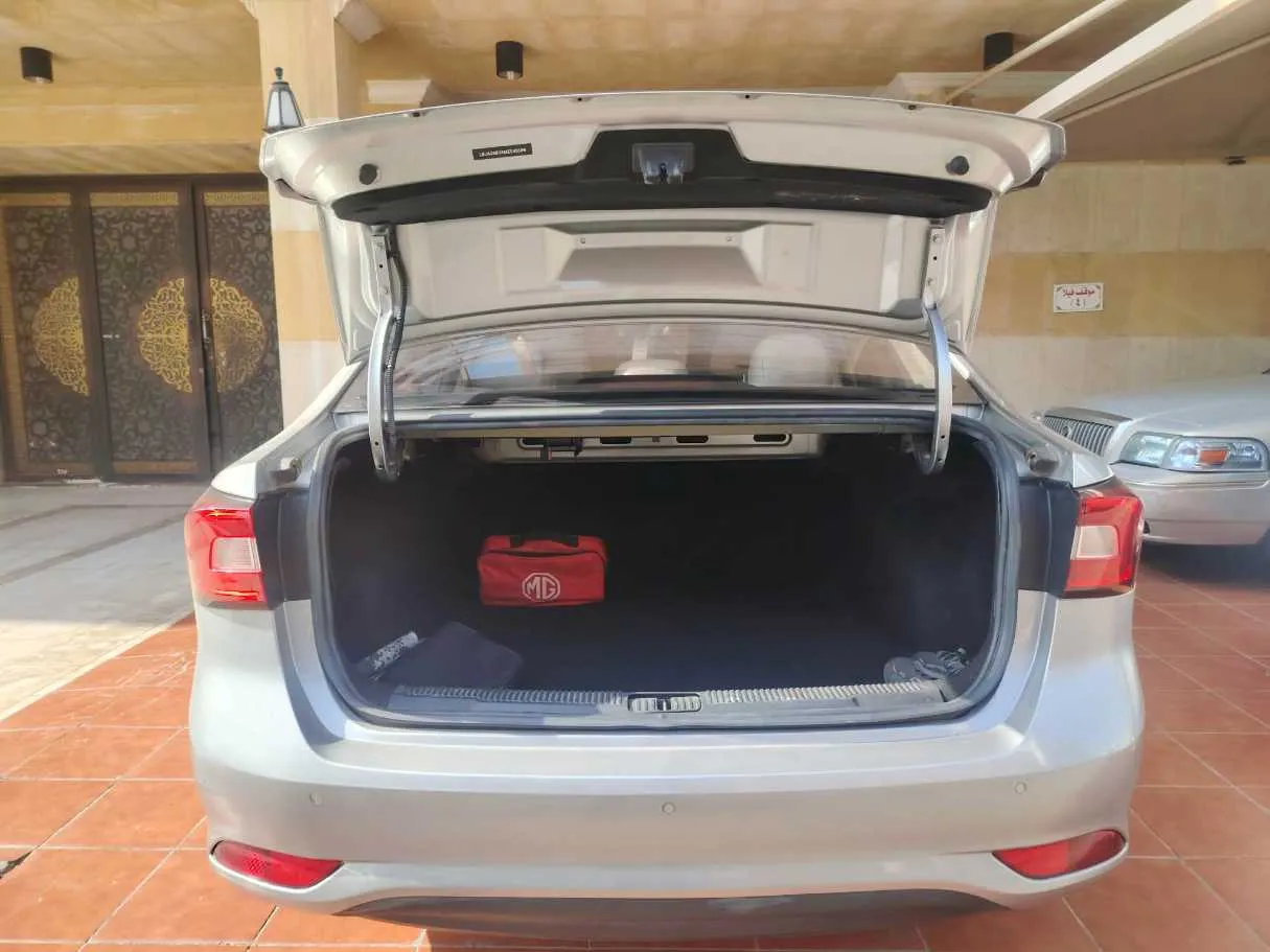 Car image 33