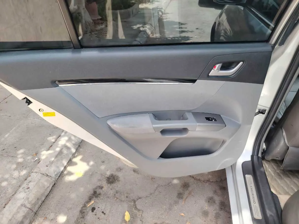 Car image 17