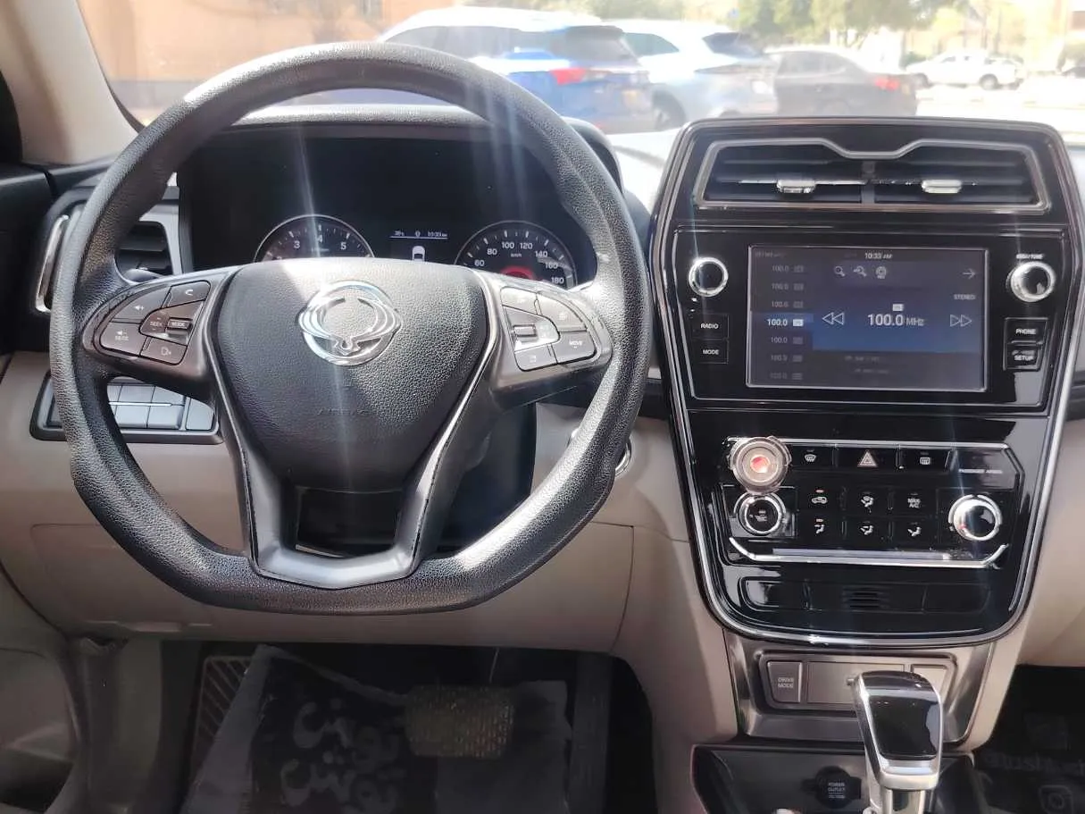 Car image 18