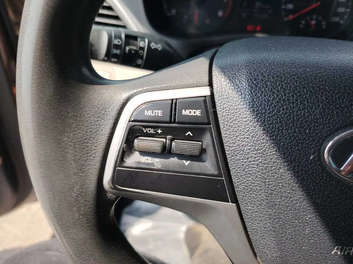 Car image 34