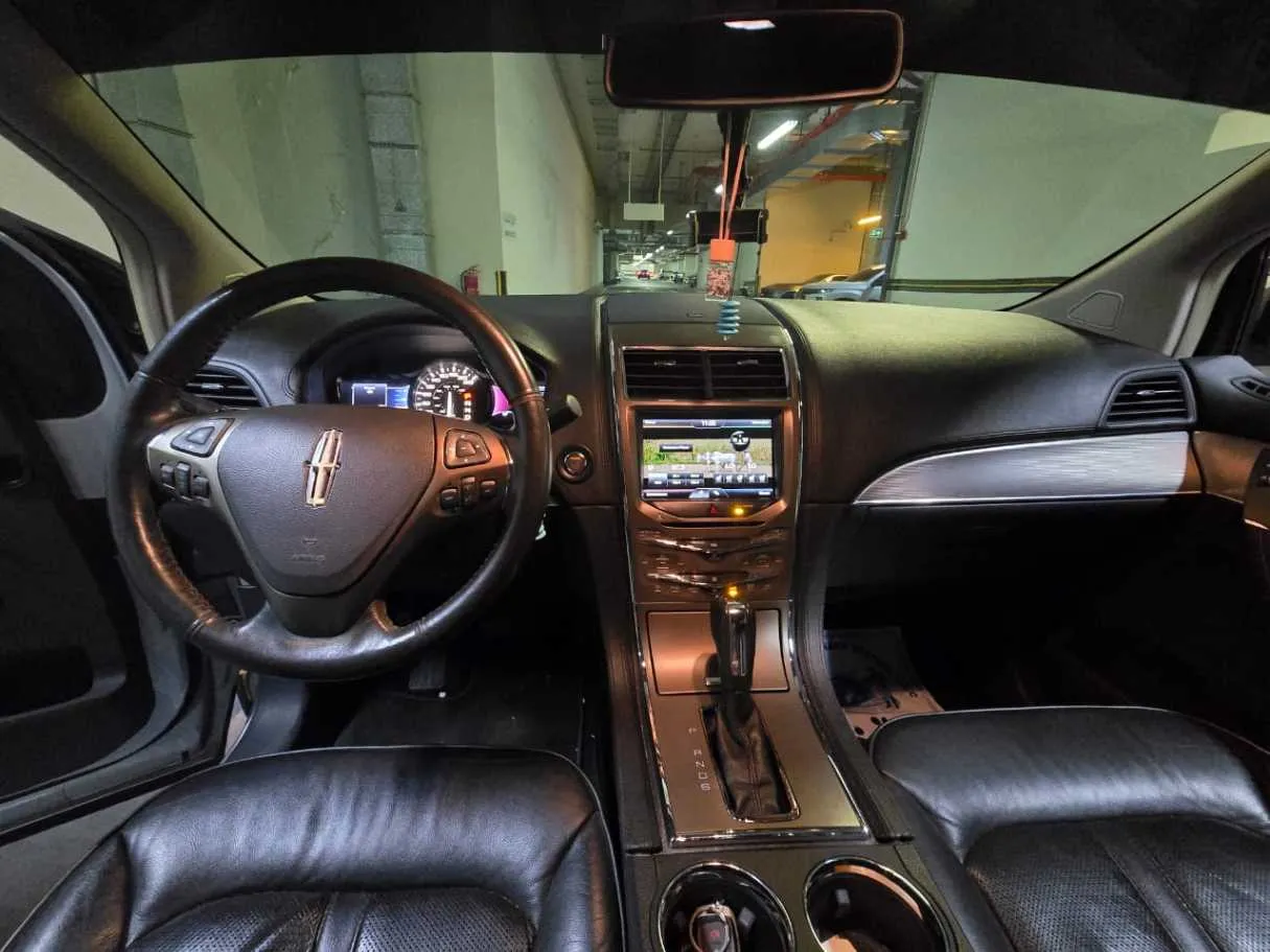 Car image 16