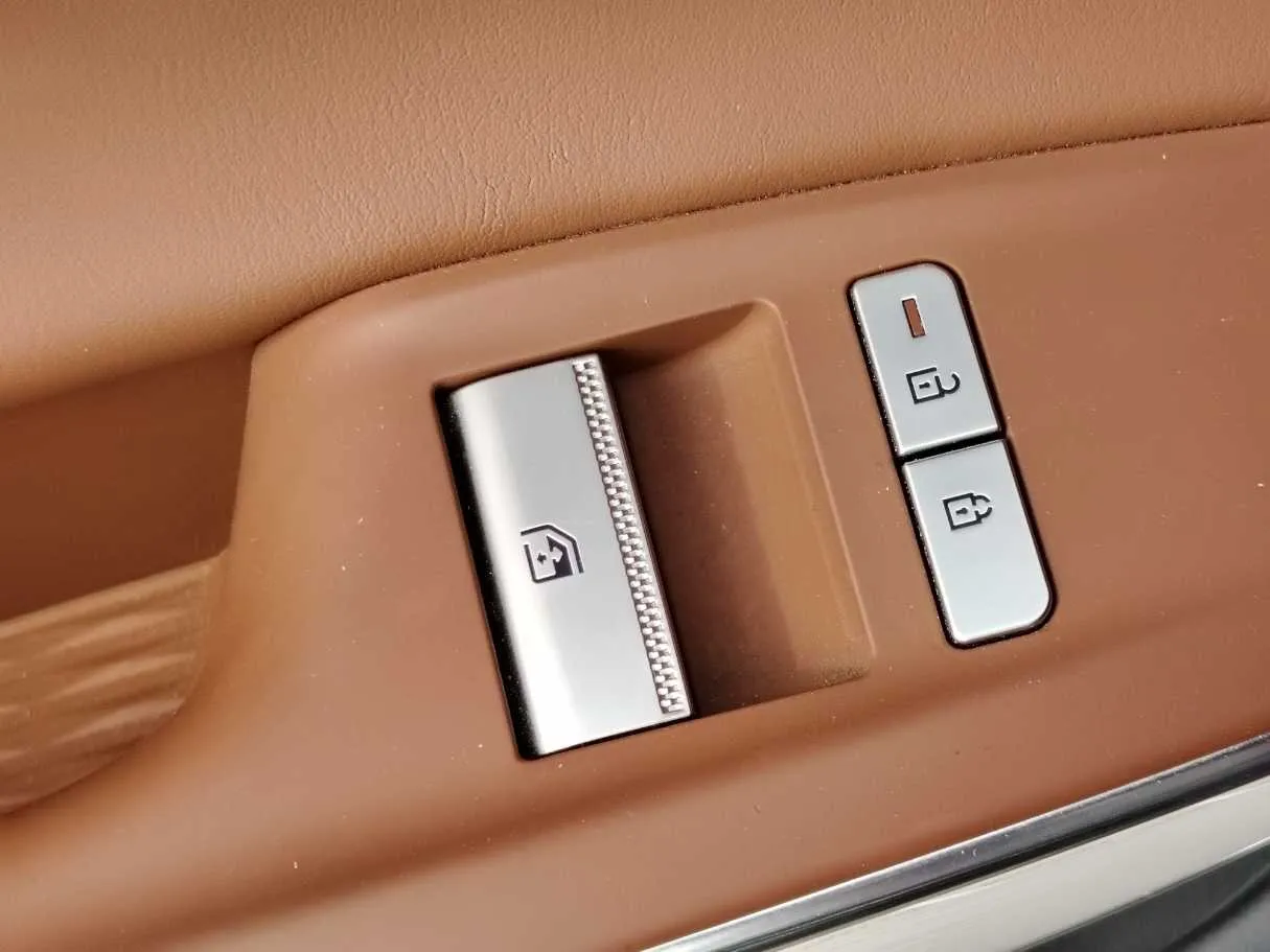 Car image 36