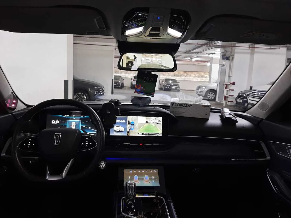 Car image 13