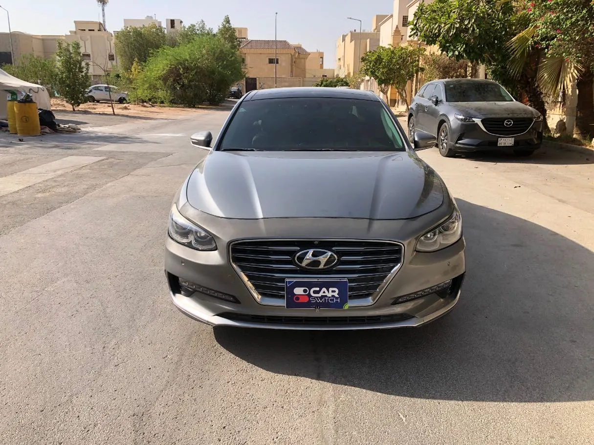 Car image 2