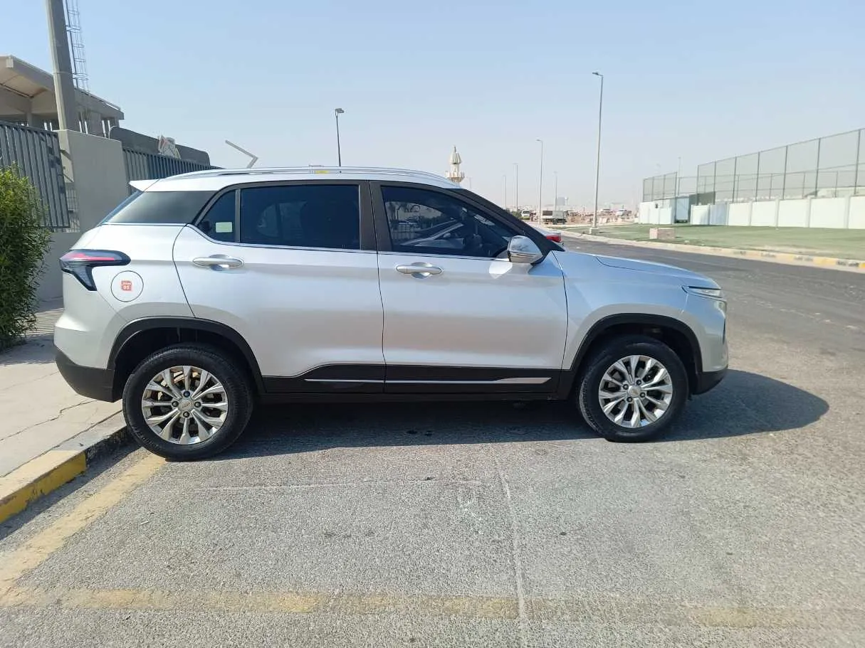 Car image 4