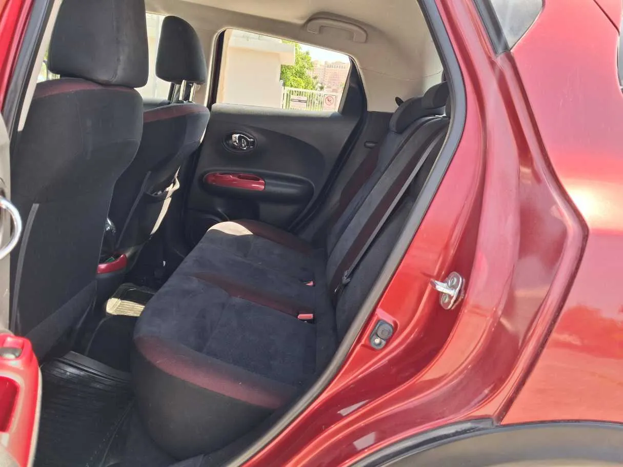 Car image 13