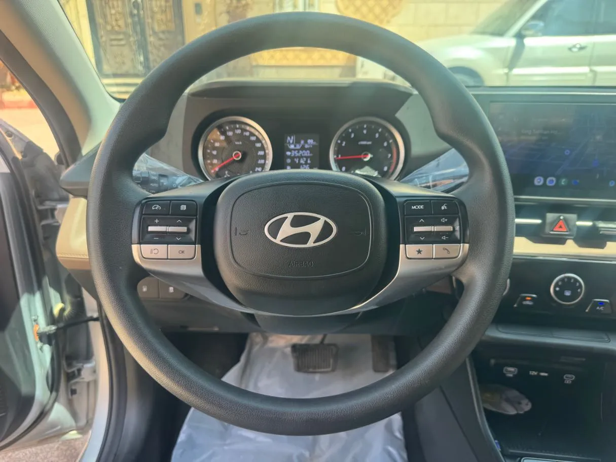 Car image 17