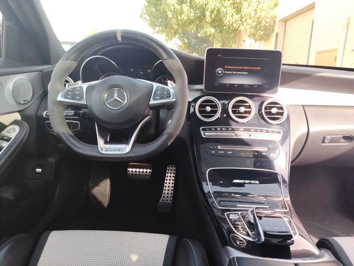 Car image 19