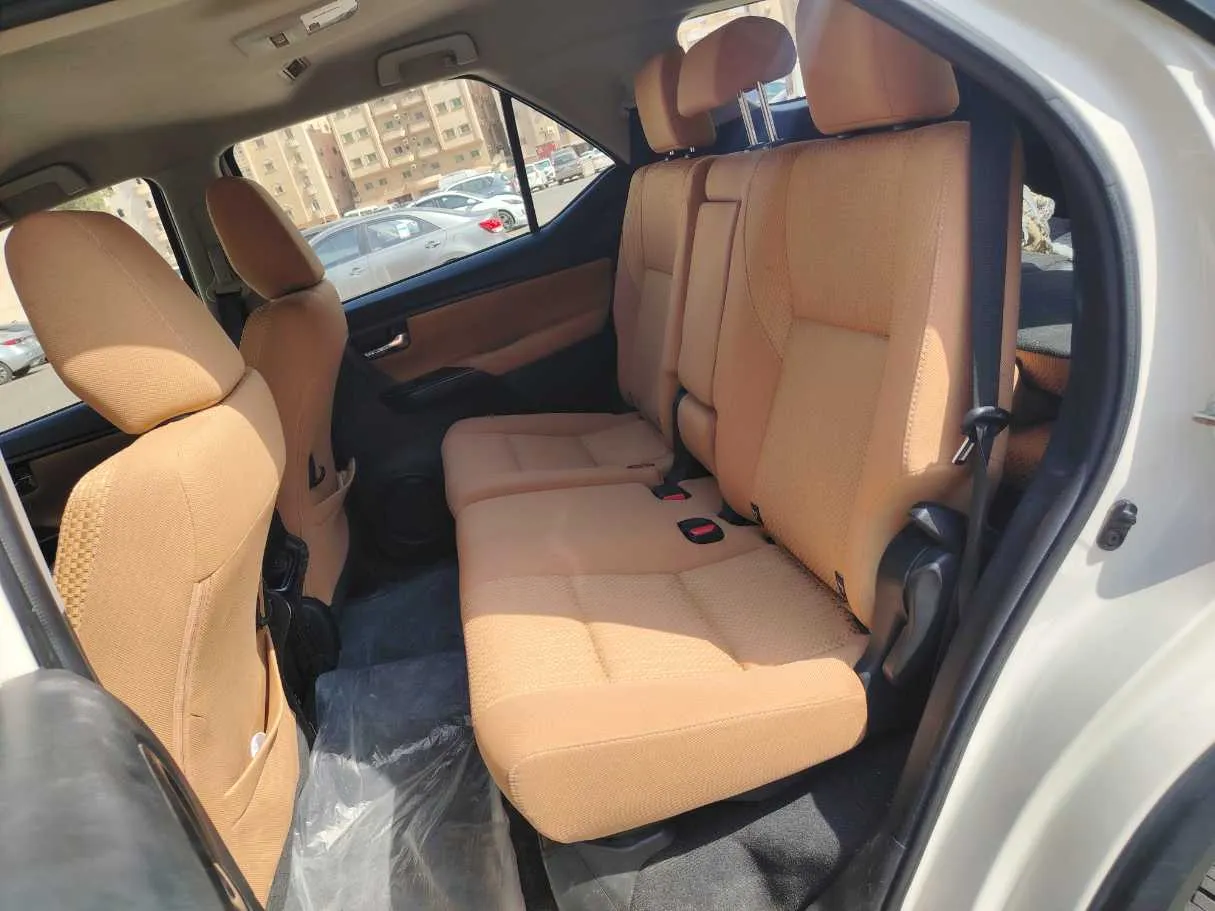 Car image 16