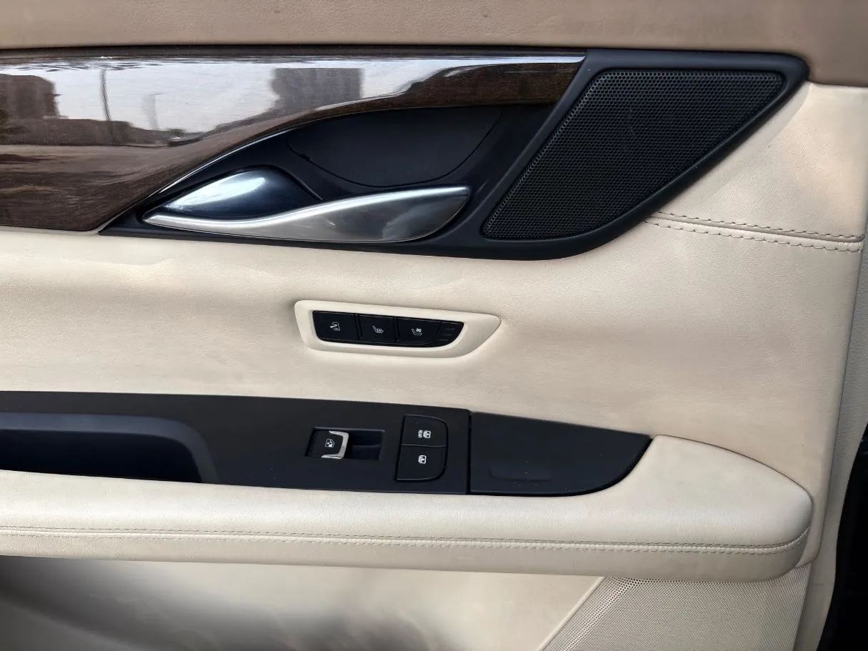 Car image 29