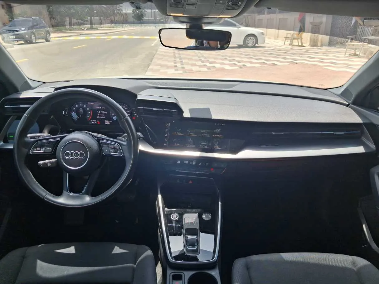 Car image 15