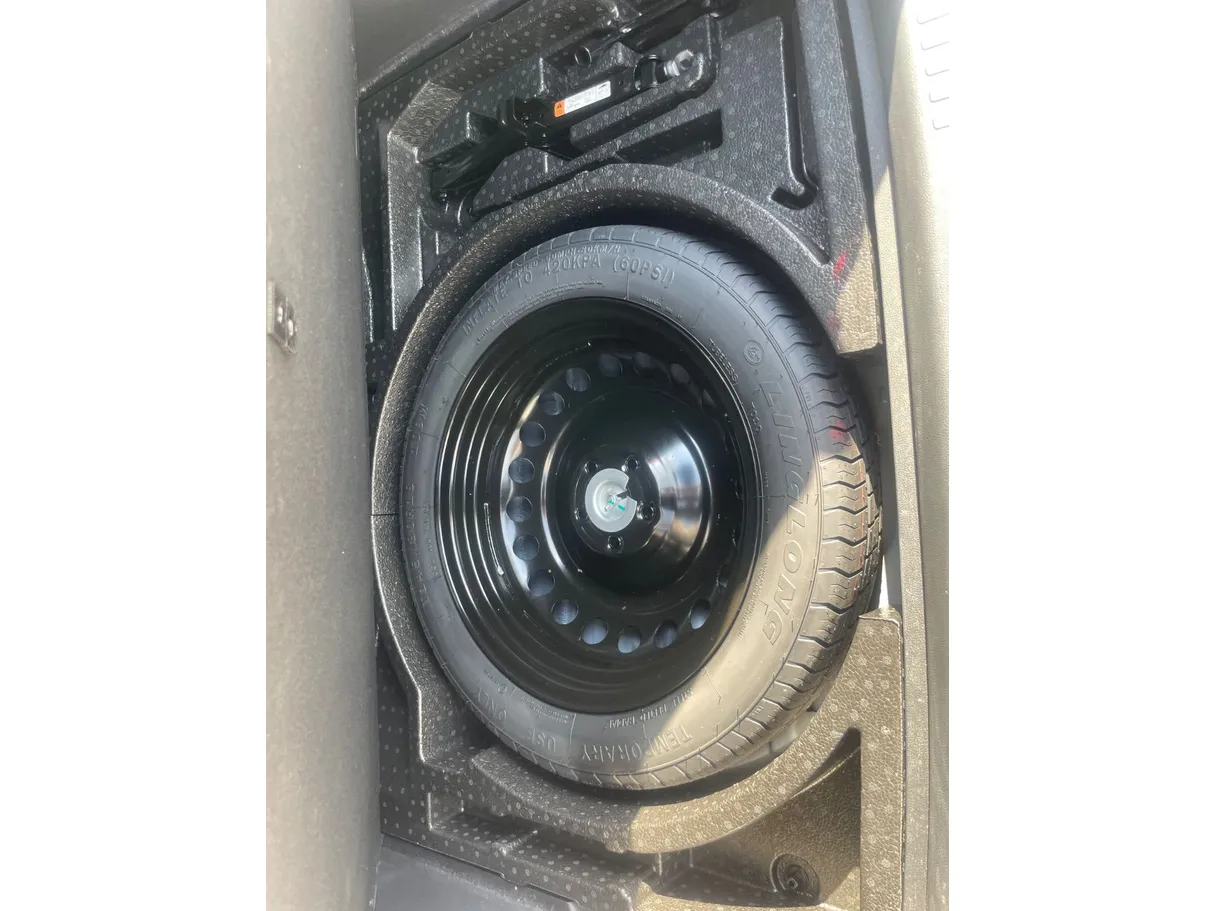 Car image 26