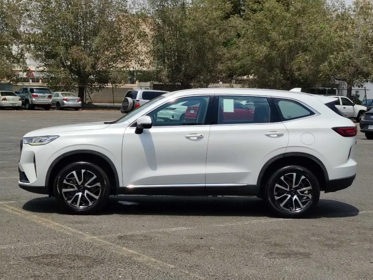 Car image 8