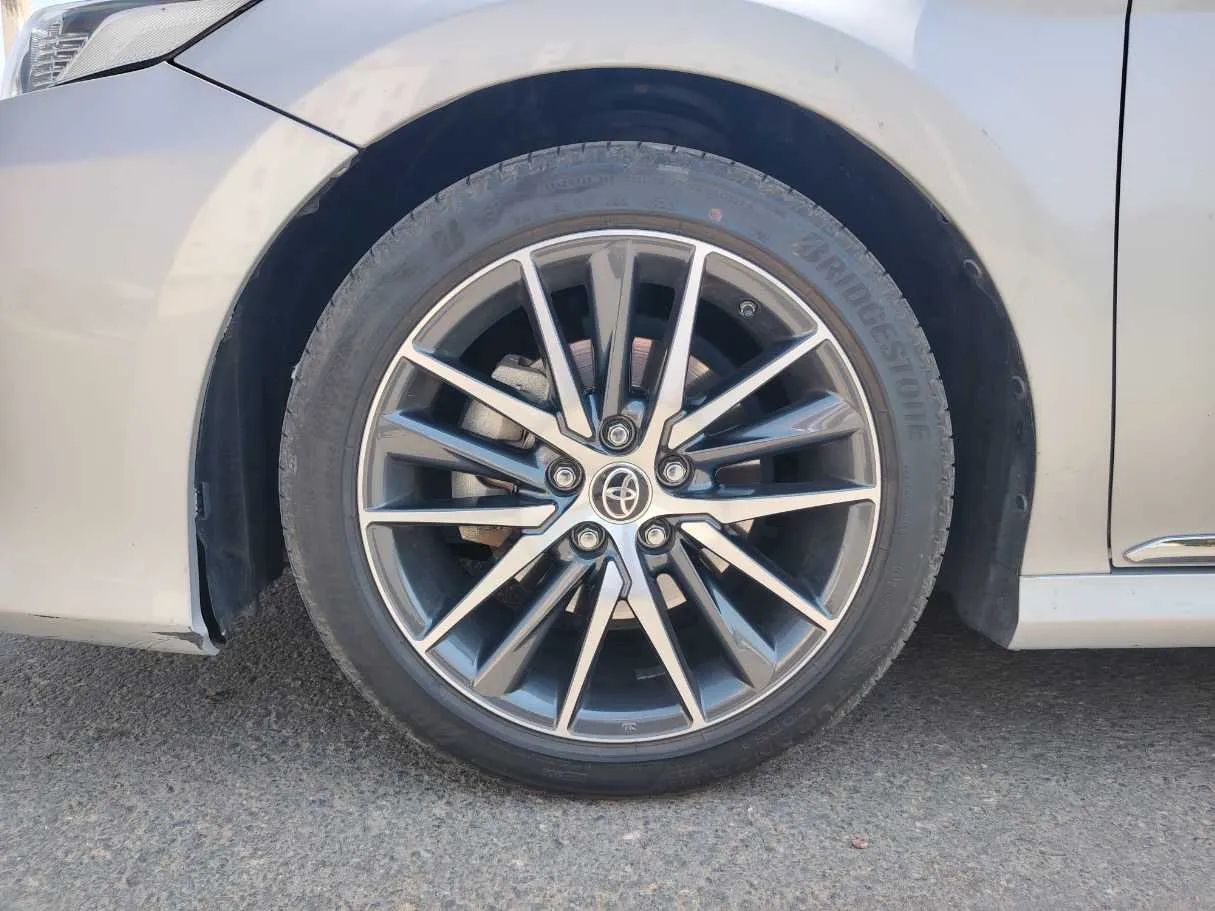 Car image 9
