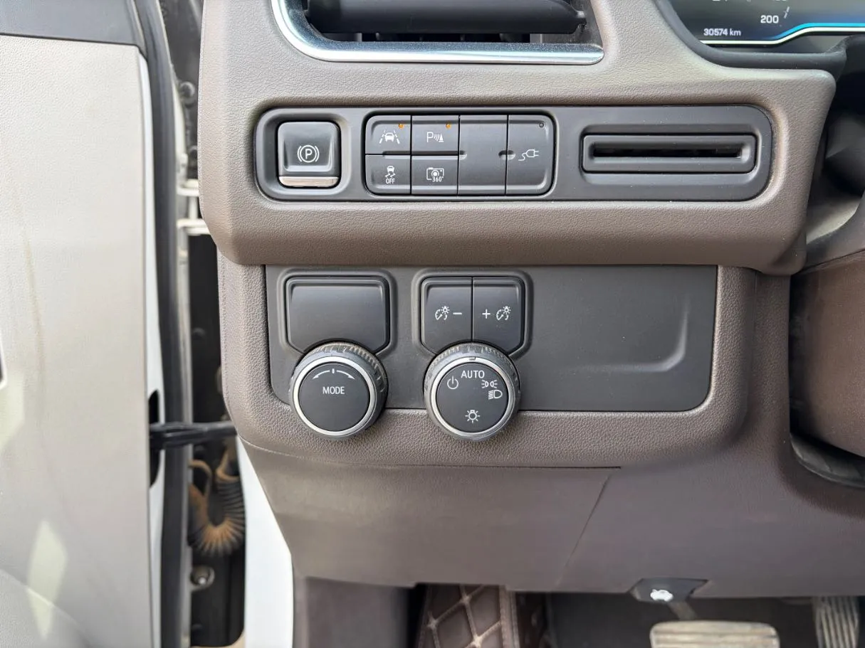 Car image 22