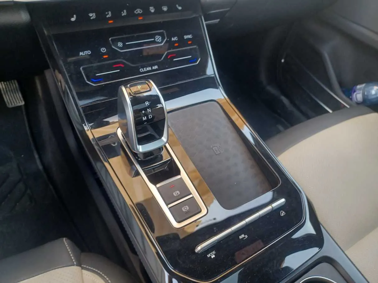 Car image 19