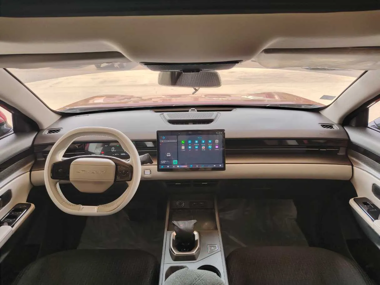 Car image 18
