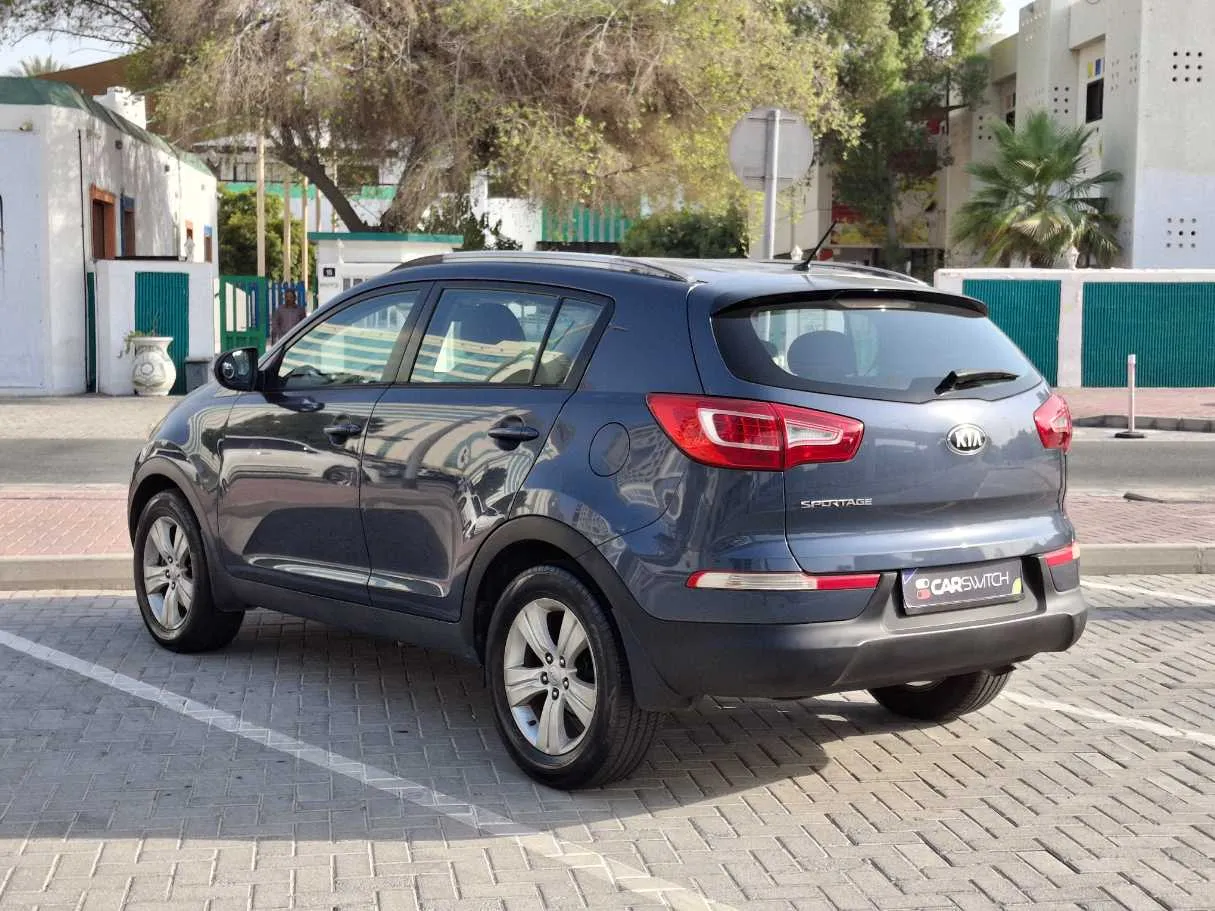 Car image 8