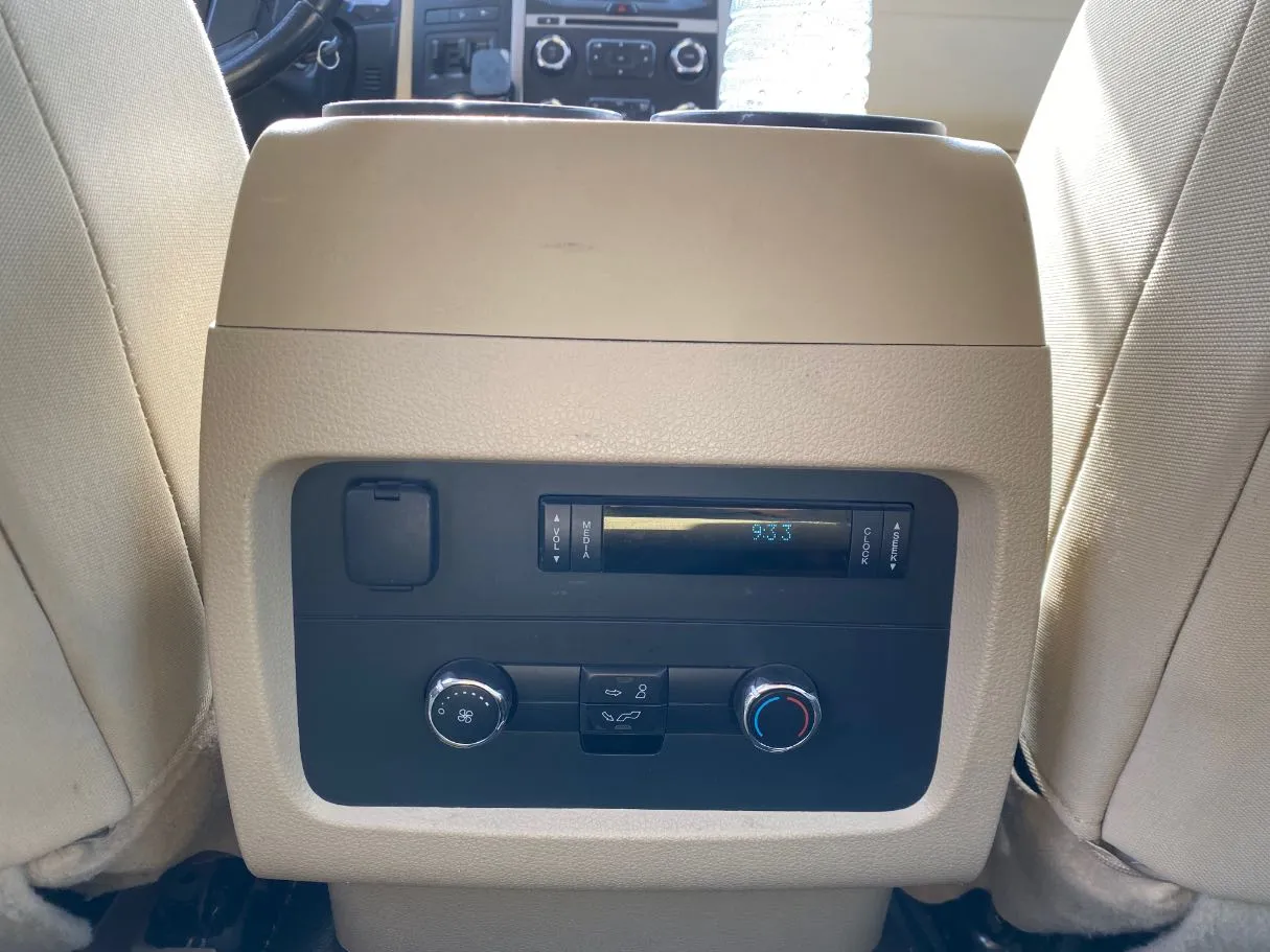 Car image 26