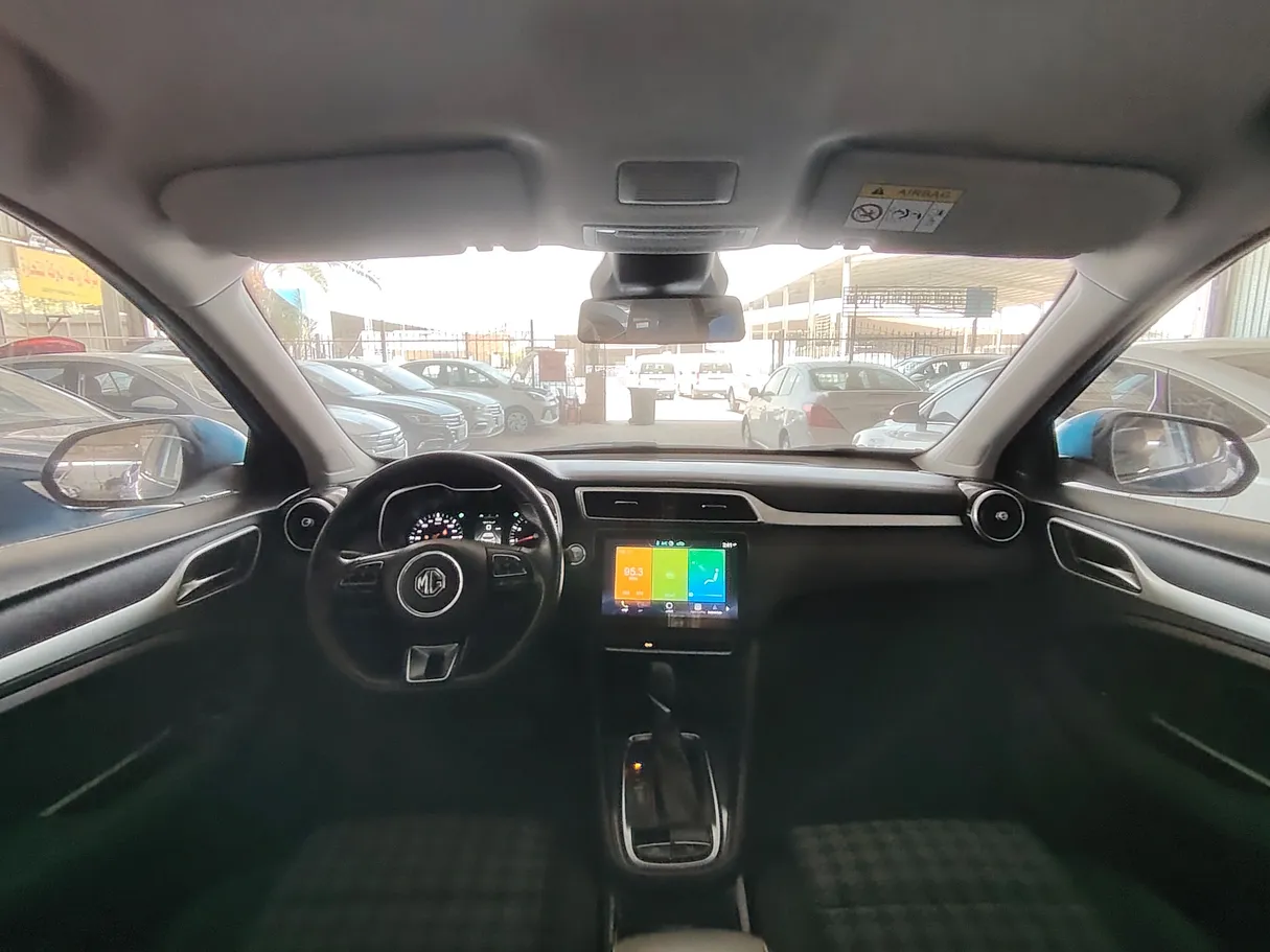 Car image 19