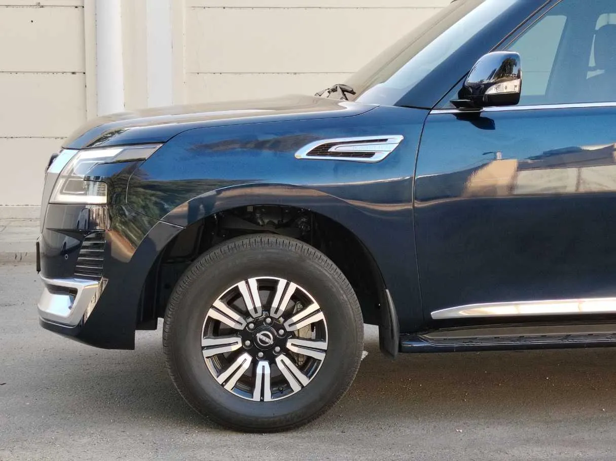 Car image 9