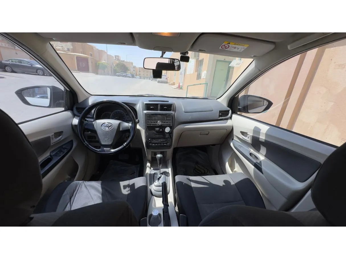 Car image 14